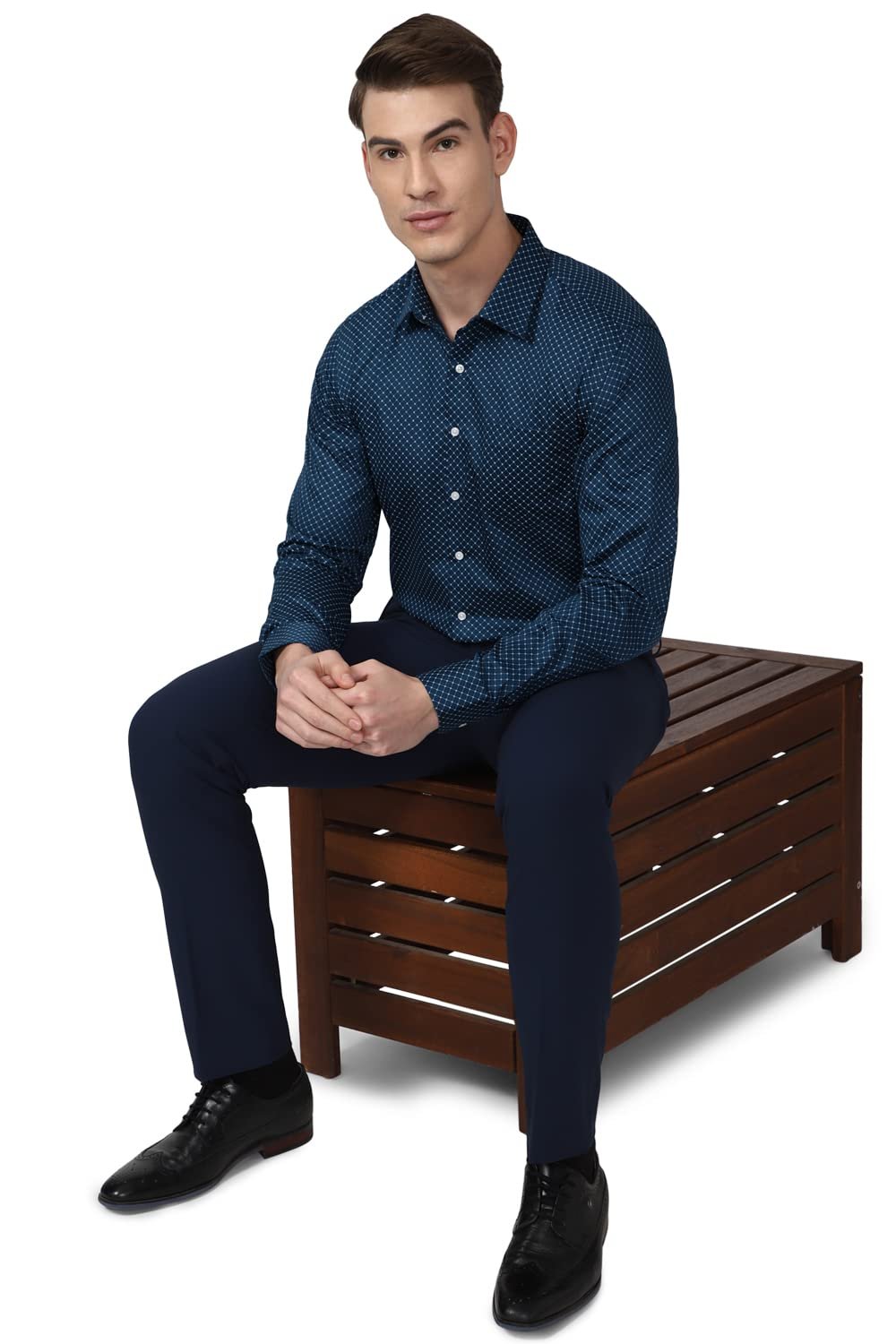 Van Heusen Men's Cotton Solid Fitted Formal Shirt (VHSFRSLBU95055_Navy 44) - Image 2