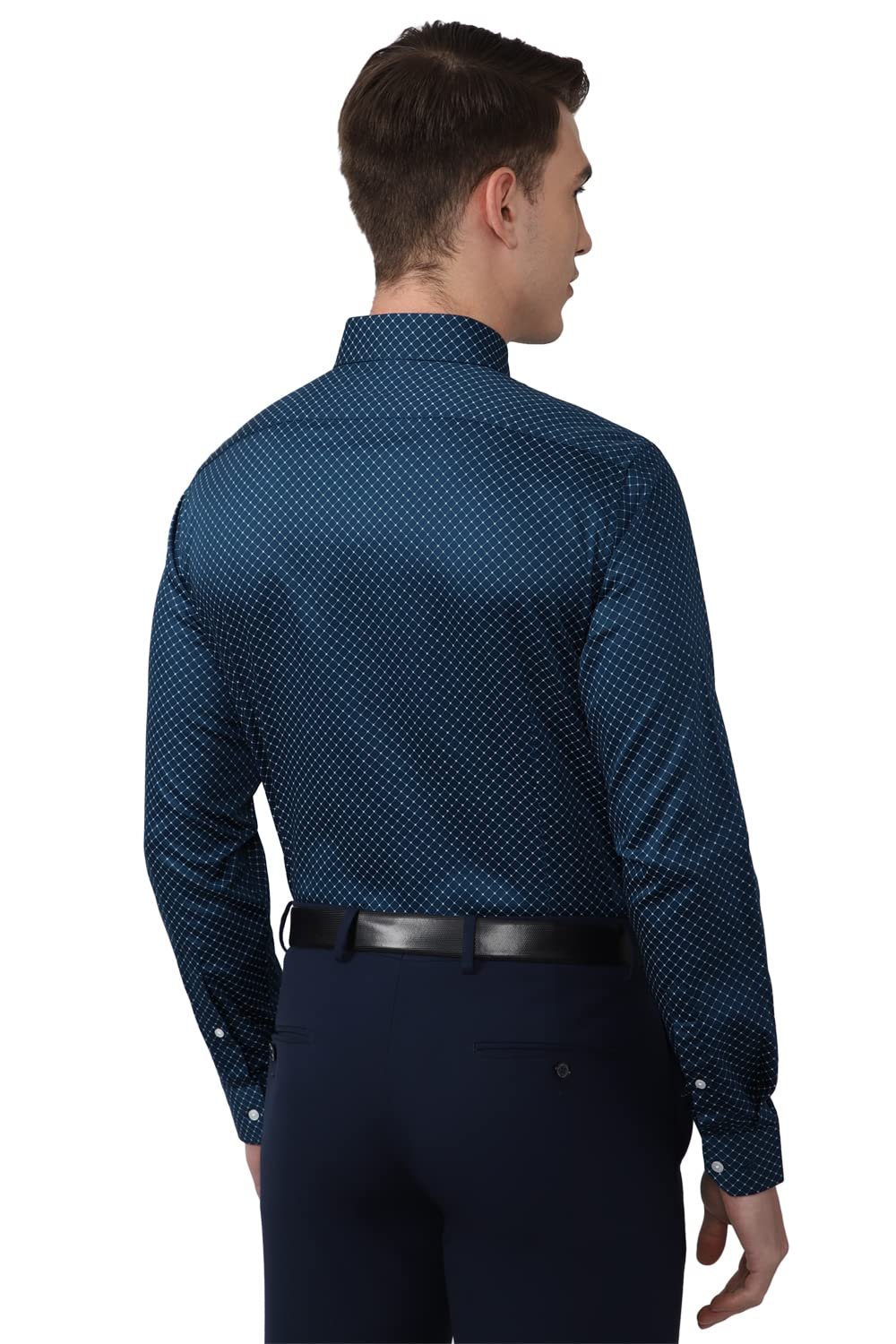 Van Heusen Men's Cotton Solid Fitted Formal Shirt (VHSFRSLBU95055_Navy 44) - Image 4